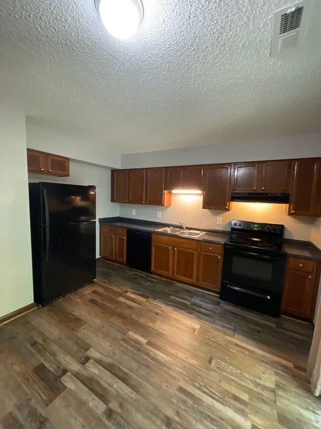 Building Photo - Duplex For Rent
