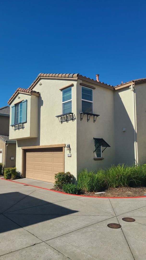 Primary Photo - West Roseville, New Paint & Carpet 2 Story...
