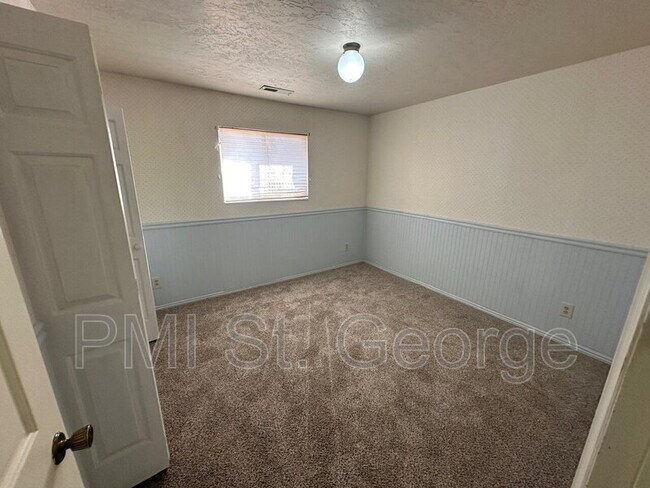 Building Photo - 3059 Bayberry Cir