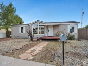 Building Photo - Recently Updated 3 Bed, 2 Bath Home near D...
