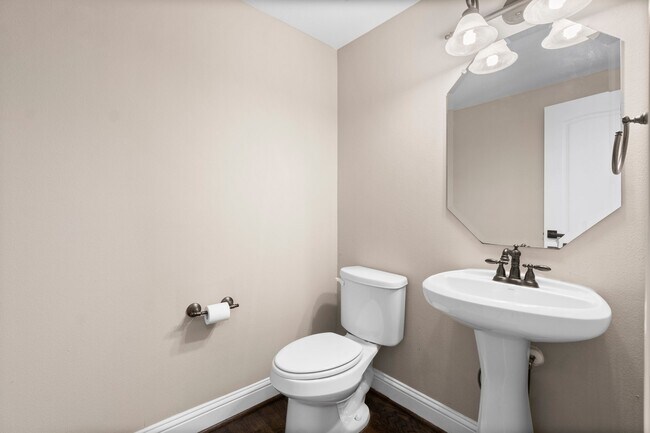 Primary Photo - 921 W 19th St