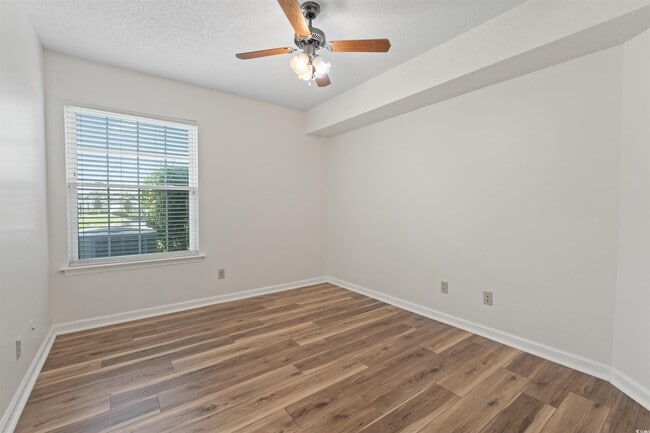 Building Photo - 2122 Clearwater Dr