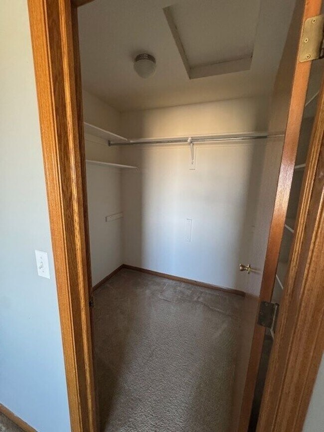 Building Photo - Stone Creek Condos- 3 Bedroom