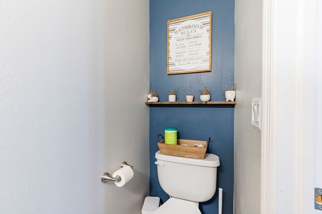 Building Photo - STUNNING 4-BED, 3-BATH HOME WITH SOLAR PANELS IN TAMPA, FL!