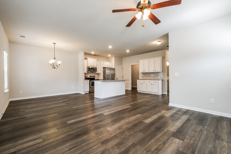 Building Photo - 140 Magnaview Dr