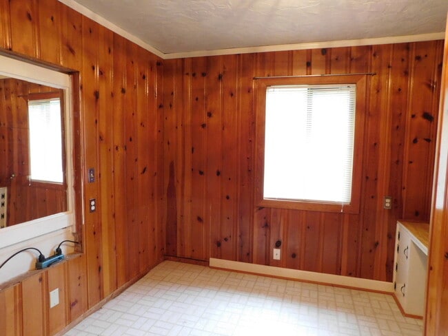 Building Photo - 4Bd/1.5Ba Two Story Home - Available to View!