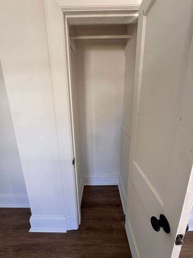 Building Photo - Spacious 2bed/1bath