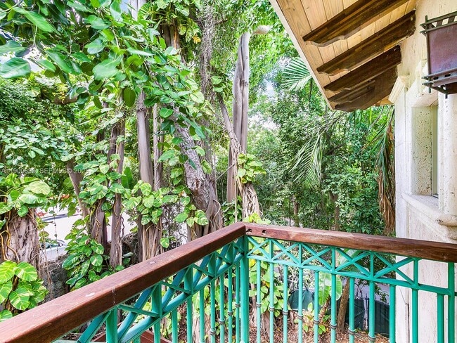 Building Photo - 3504 Banyan Cir