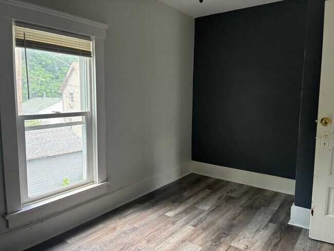 Building Photo - 118 Floral Ct