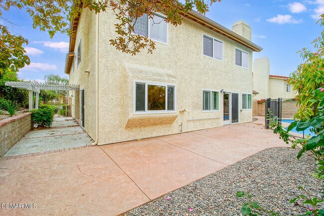 Building Photo - 2111 Peak Pl