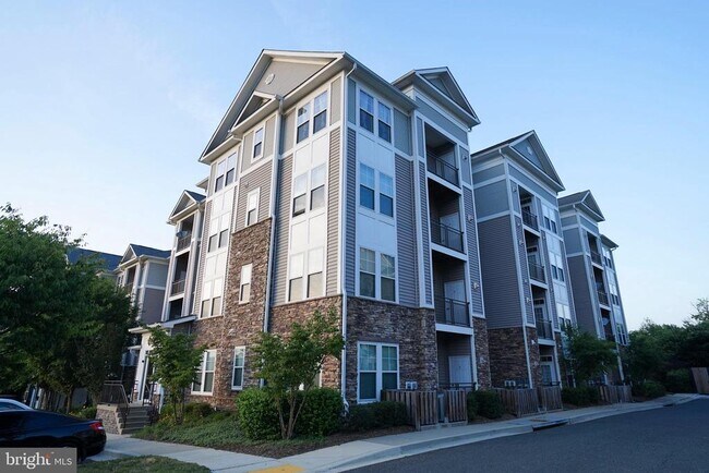 Building Photo - 1311 Karen Blvd