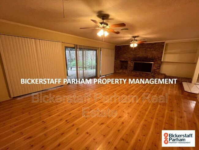 Building Photo - 727 Courtenay Dr