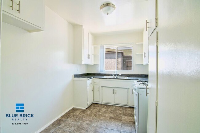 Building Photo - 212 Normandie Ave