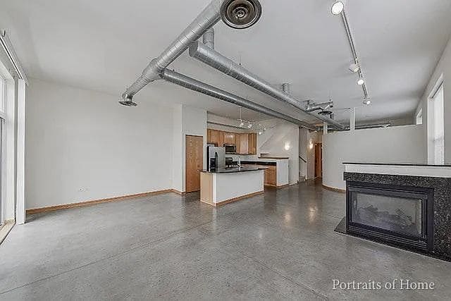 Building Photo - 1693 Town Center St