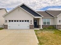 Building Photo - 806 Applewood Creek Dr