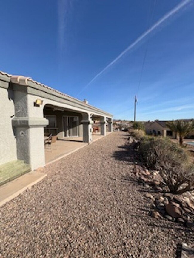 Building Photo - 3 BEDROOM 2 BATH 2 CAR GARAGE w/ Detached 2 room Shop - LONG TERM RENTAL in LHC!!