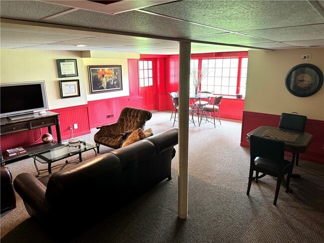 Building Photo - 92 N Country Club Dr