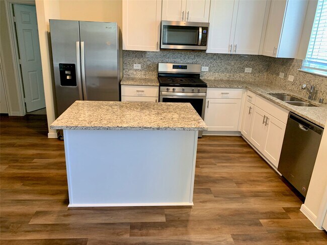 Building Photo - 4622 Falling Sun Dr