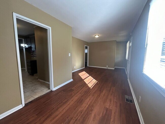 Building Photo - 1136 Broad St