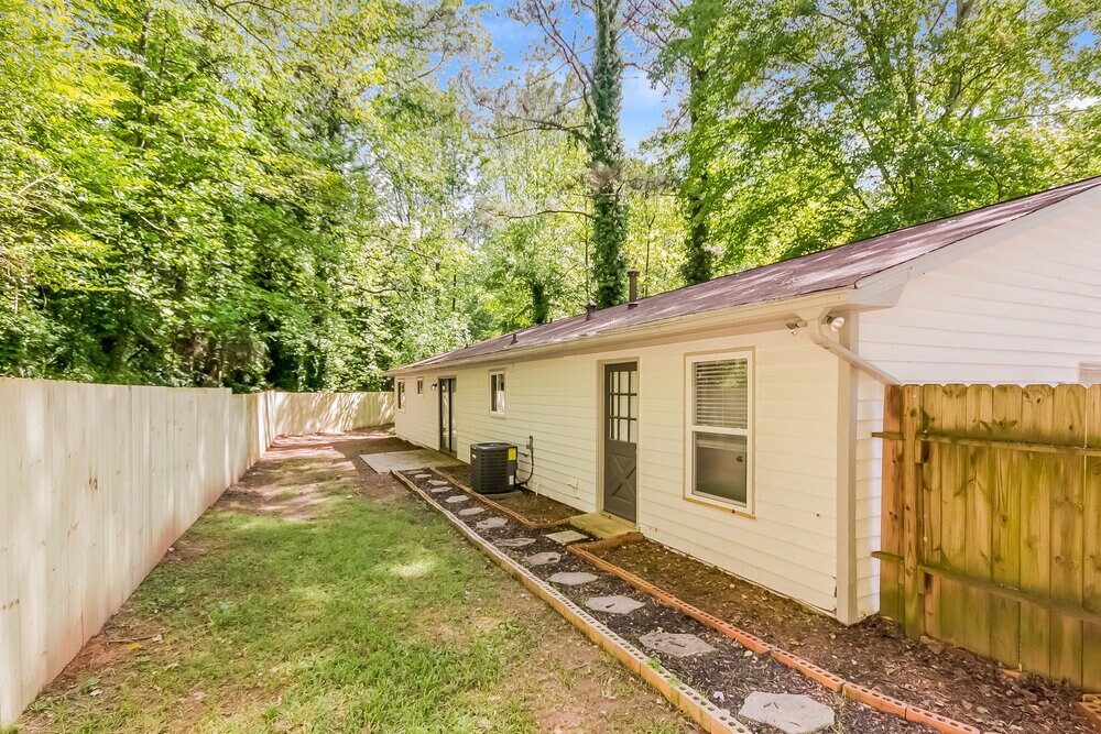 Building Photo - 440 Creekside Ct