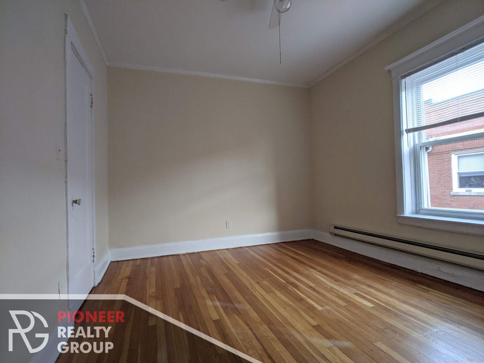 Building Photo - 4433 N Wolcott Ave