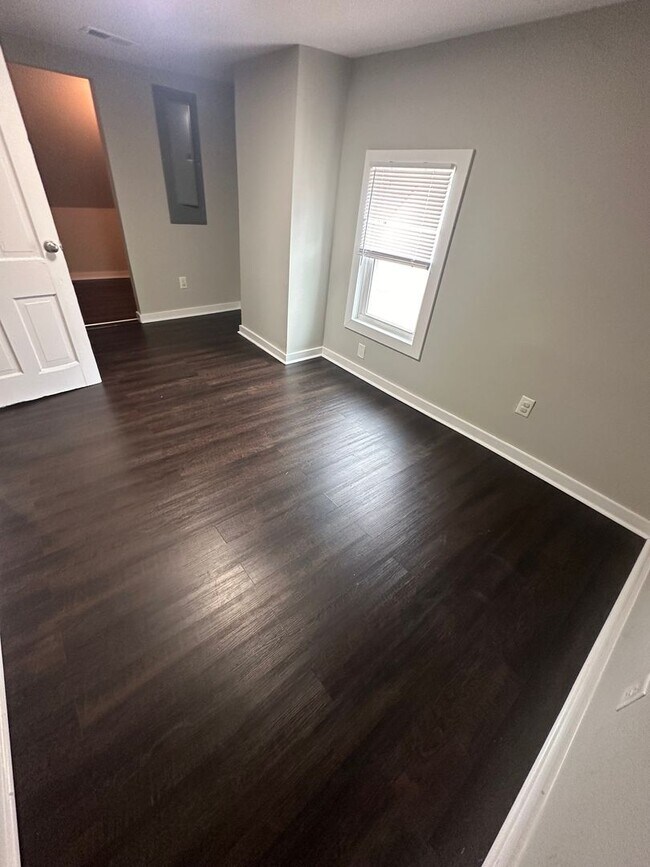 Building Photo - 146 W Lexington Ave