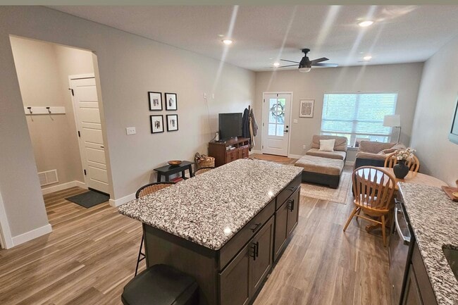 Building Photo - 1327 Autumn Ridge Dr