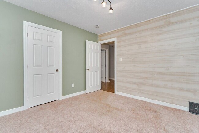 Building Photo - 9395 Blacksmith Dr