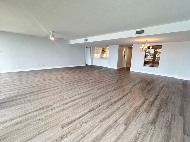 Building Photo - Beautifully Remodeled 2/2 Waterfront Unit ...