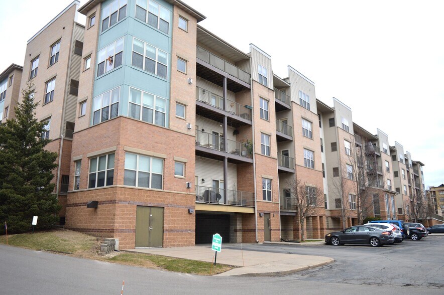 Building Photo - 8201 Mayo Dr