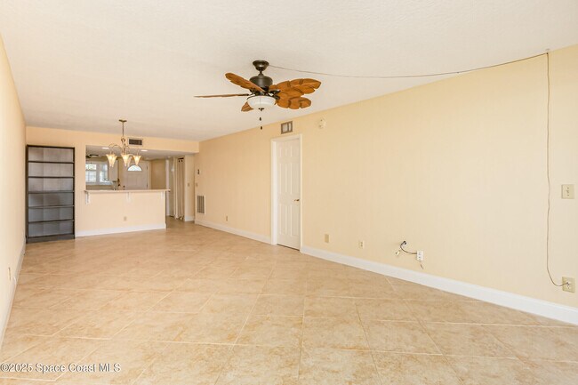 Building Photo - 1101 S Miramar Ave