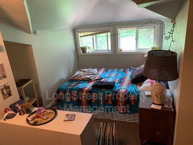 Building Photo - 1012 NW 34th St