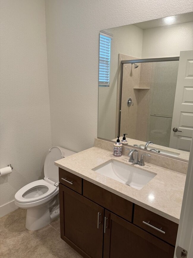 Building Photo - Lovely 4 Bedroom Home With Easy Landscaping And Beautiful Interior