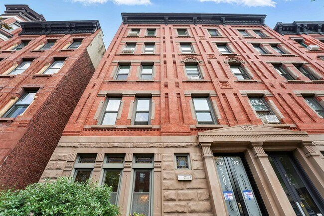 Building Photo - 821 Washington St