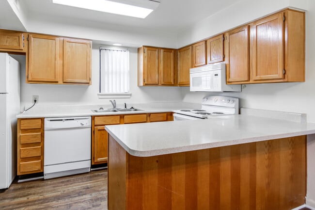 Building Photo - Hamilton Apartments- No Cost Utilities*