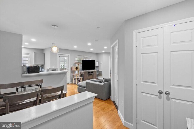Building Photo - 645 Constellation Square SE
