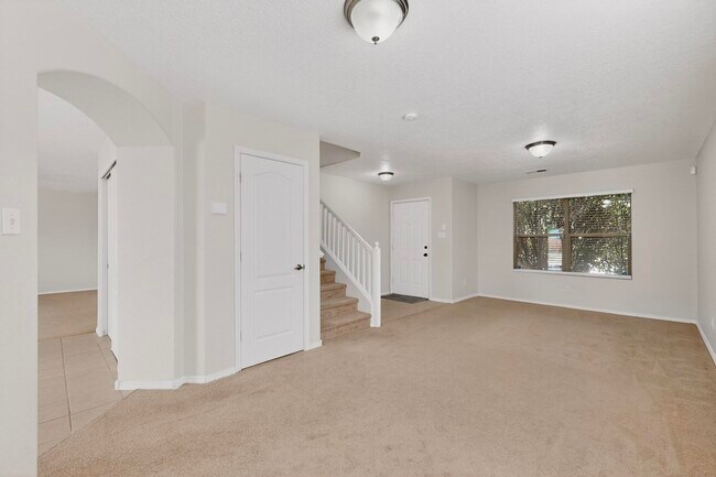 Building Photo - 2713 Violeta Cir SE