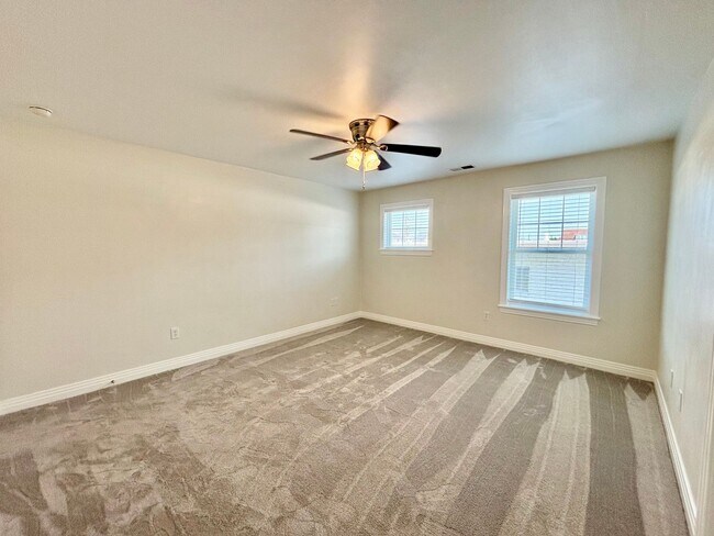 Building Photo - Gorgeous Beach View Home