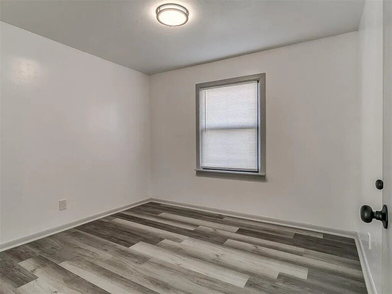 Building Photo - 3345 NE 13th St