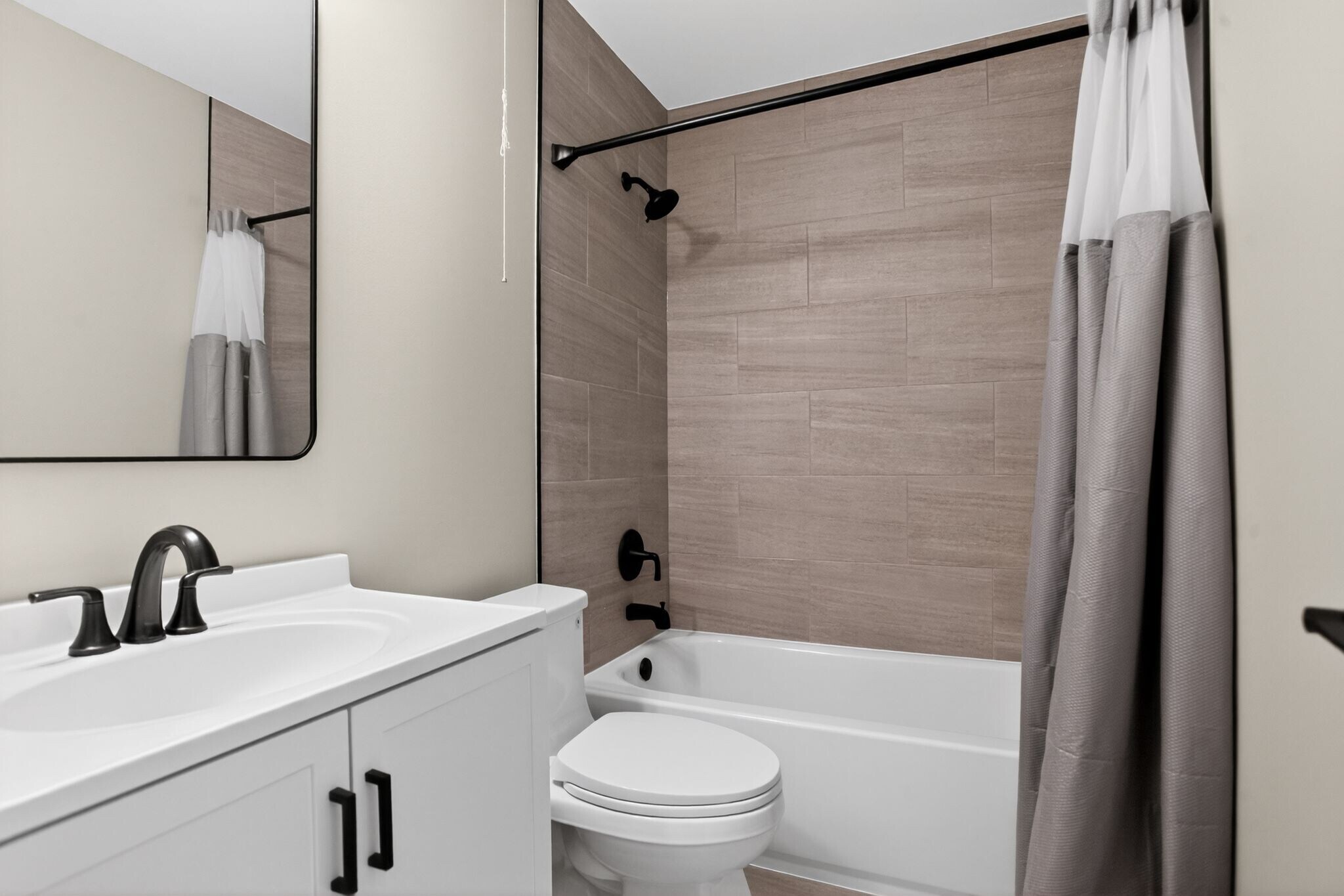 Building Photo - 2801 Harvard Ct