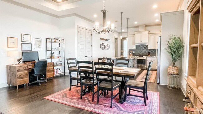 Building Photo - 1633 E Hatton St