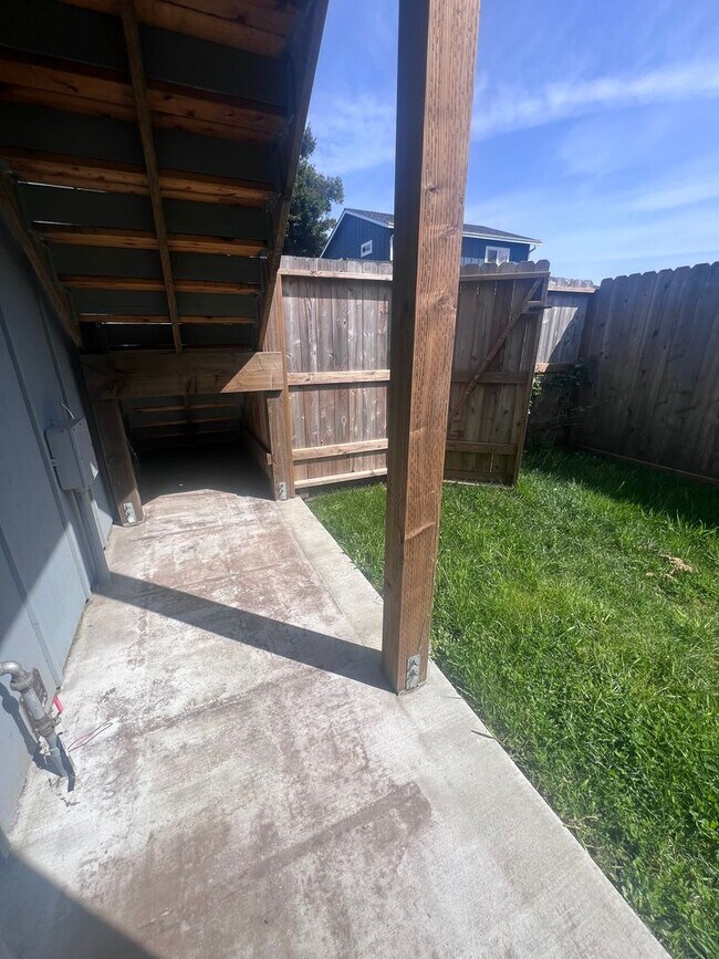 Building Photo - 2 Bedroom 1 bath house with extra large double car garage and extra storage space!