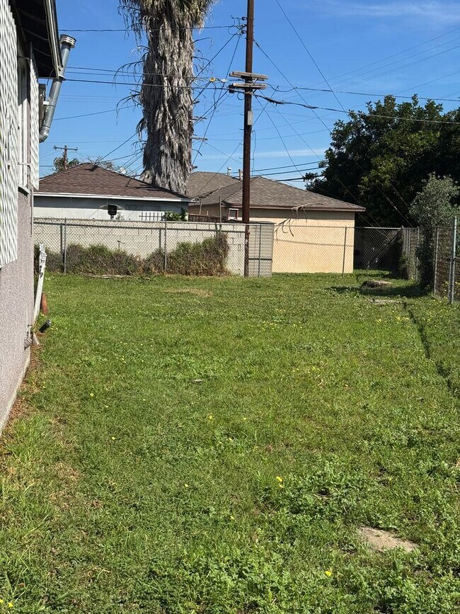 Building Photo - 713-715 E. Cocoa St.