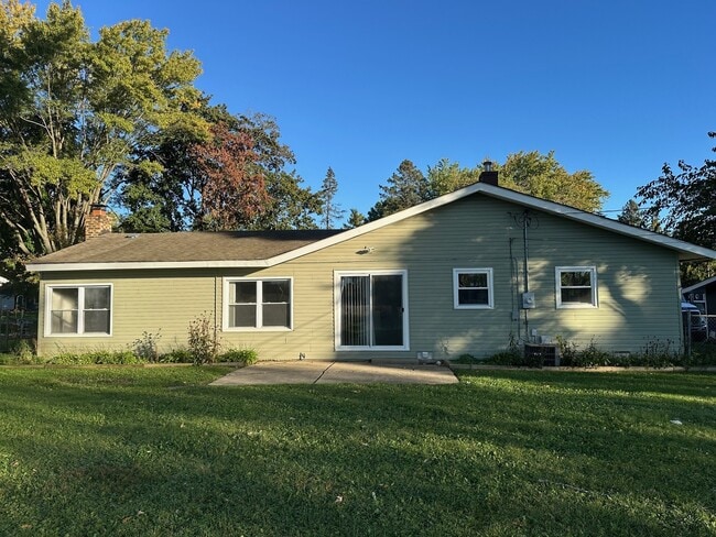 Building Photo - 3003 Killarney Dr