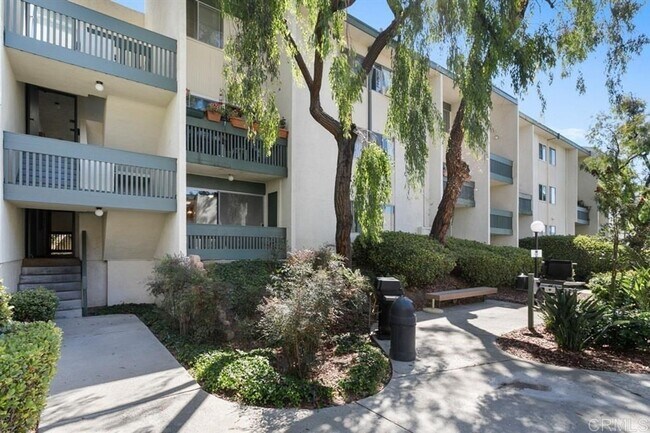 Building Photo - Modern 3 Bedroom, 2 Bath Completely Remodeled Condo