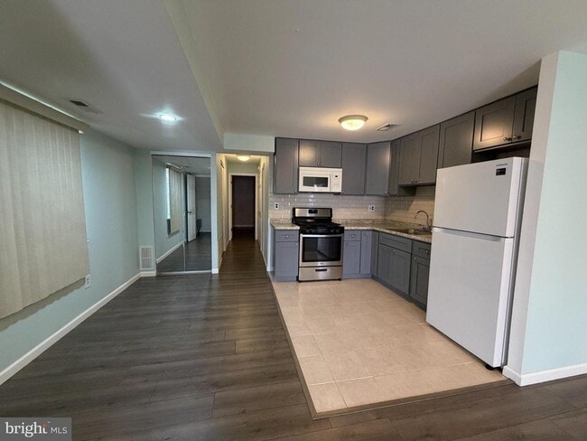 Building Photo - 606 Hazell Ln