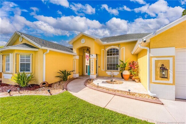 Building Photo - 5936 NW Brenda Cir