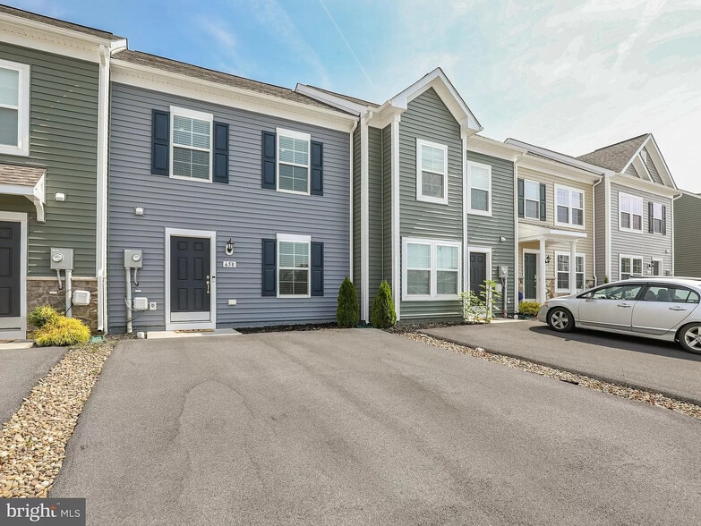 Building Photo - 658 Thumper Dr