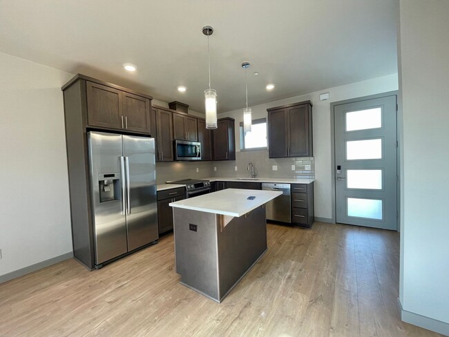 Building Photo - Fantastic 2 Bed 1 Bath - N. Portland - Arb...