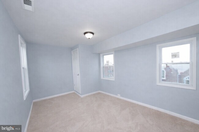 Building Photo - 3305 Elmora Ave